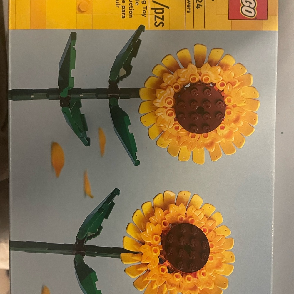 LEGO Sunflower Building Kit with Yellow and Green